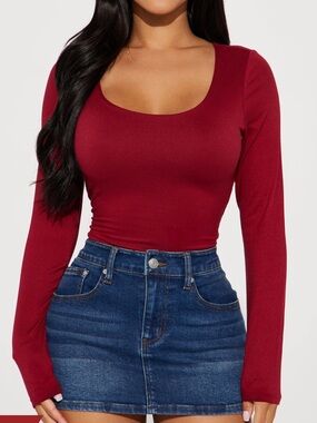 Women's Scoop Neck Long Sleeve Top - Red